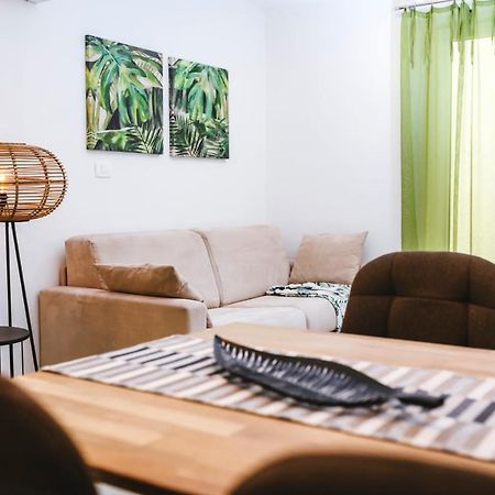 Fonda Apartments Копер Екстериор снимка