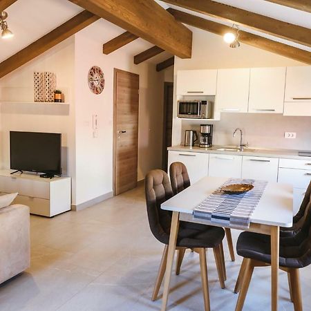 Fonda Apartments Копер Екстериор снимка