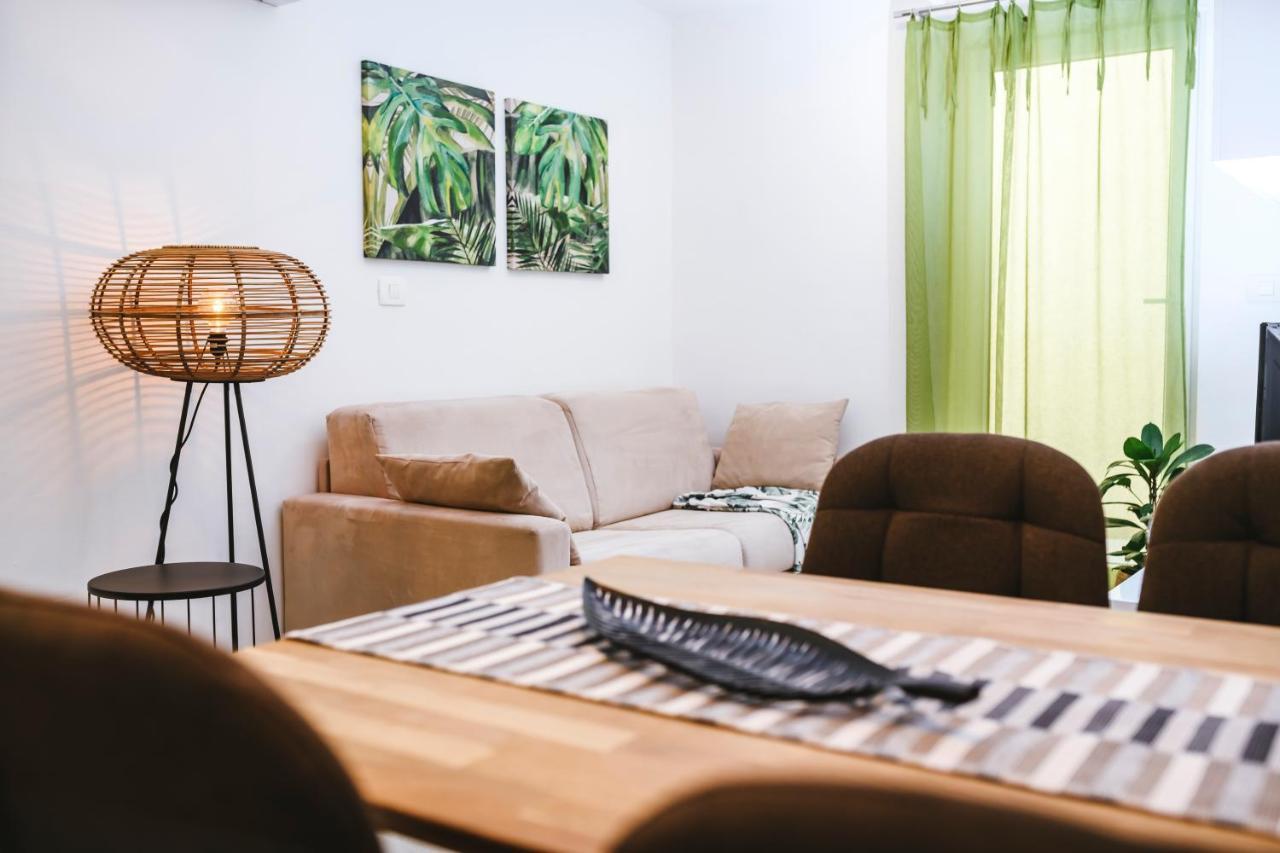 Fonda Apartments Копер Екстериор снимка