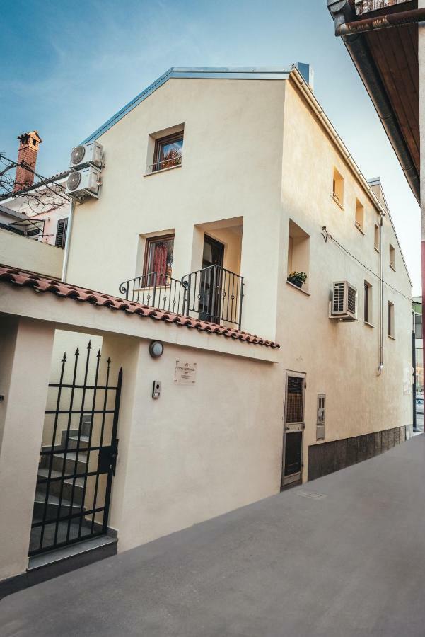 Fonda Apartments Копер Екстериор снимка