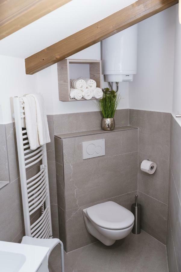 Fonda Apartments Копер Екстериор снимка