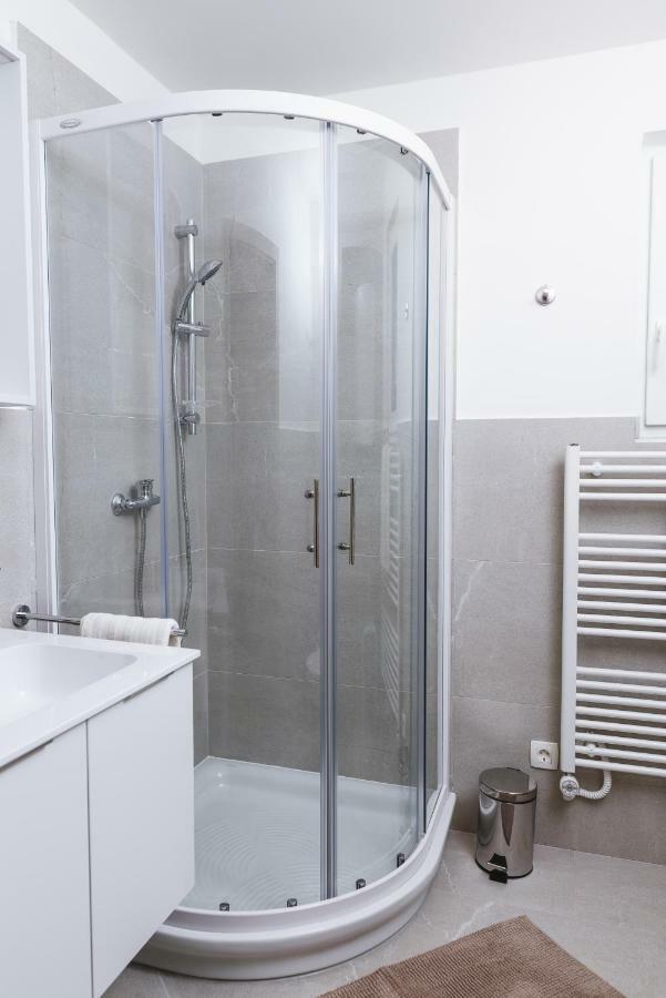 Fonda Apartments Копер Екстериор снимка