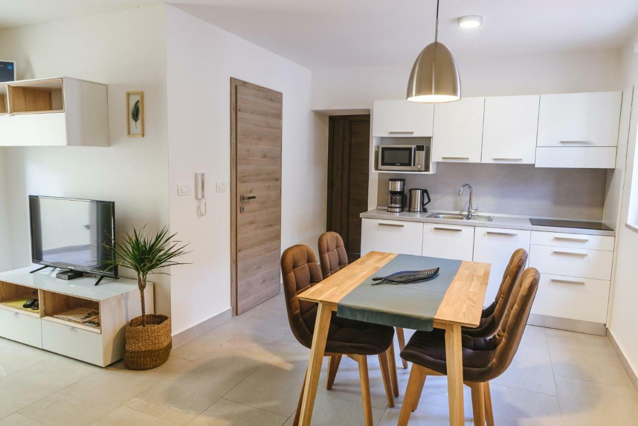 Fonda Apartments Копер Екстериор снимка