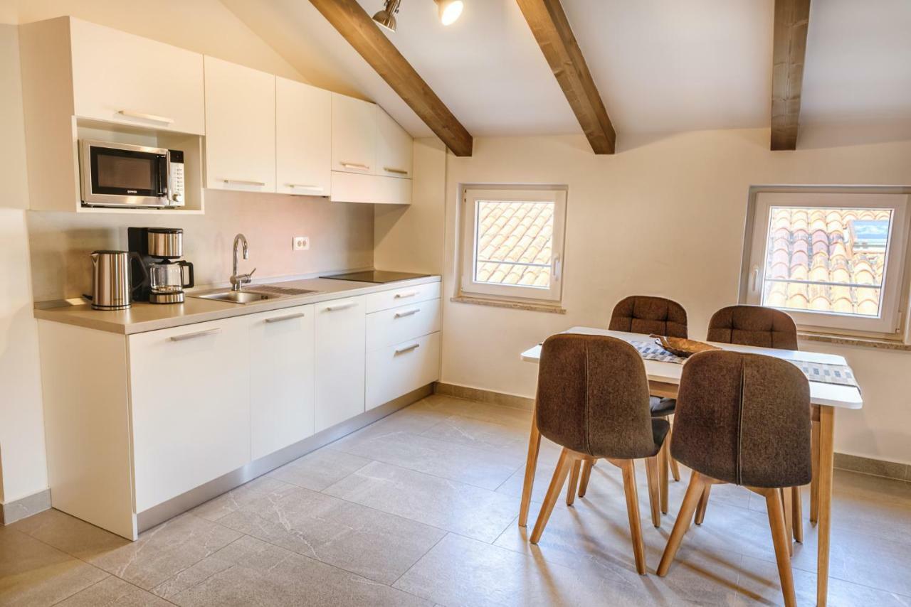 Fonda Apartments Копер Екстериор снимка